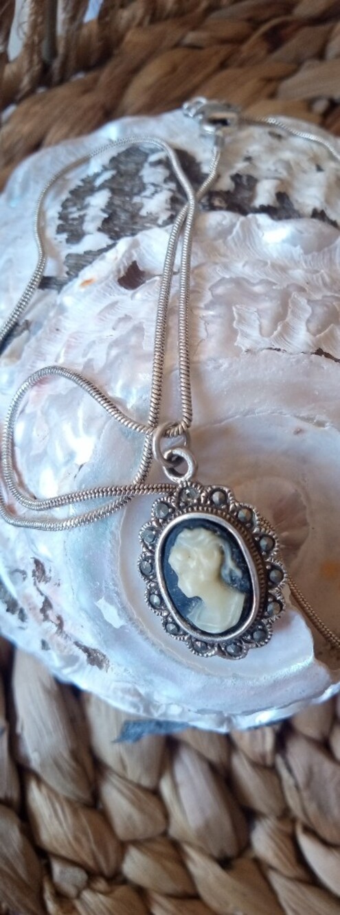 Vintage Cameo Pendant Necklace in Cream and Black 925 Sterling Silver Marcasite